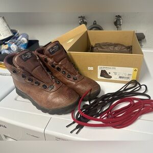 Vasque Sundowner GoreTex Women’s Hiking Boots